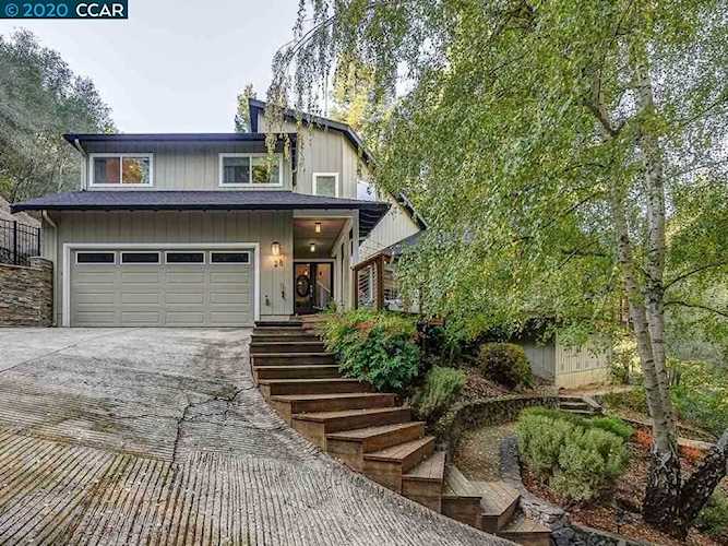 28 Sunnyside Ct Orinda, CA 94563