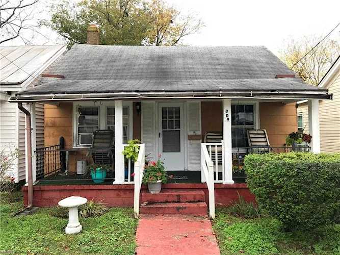 209 Bute St Suffolk, VA 23434