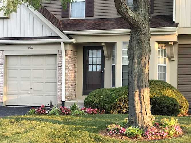 108 Peach Tree Ln Westmont, IL 60559