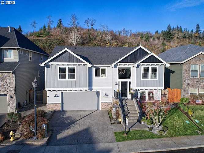 703 N V St Washougal, WA 98671