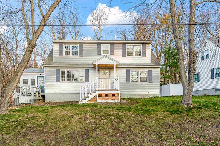 6 Oakdale Ave Nashua, NH 03062