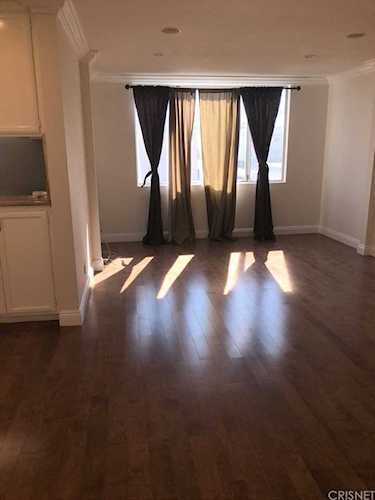 5429 N Newcastle Avenue #313 Encino, CA 91316