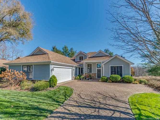 2 Spring Ridge Ln Hendersonville, NC 28739