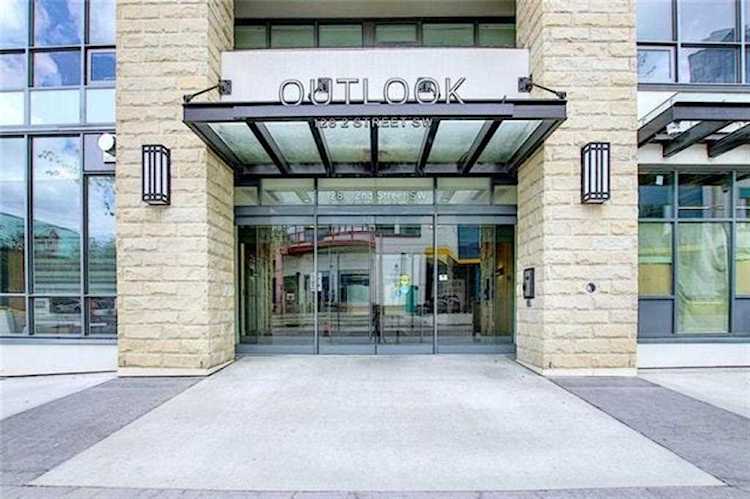 128 2 St SW #306 Calgary, AB T2P 0S7