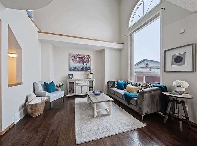 36 Covewood Green NE Calgary, AB T3K 5G5