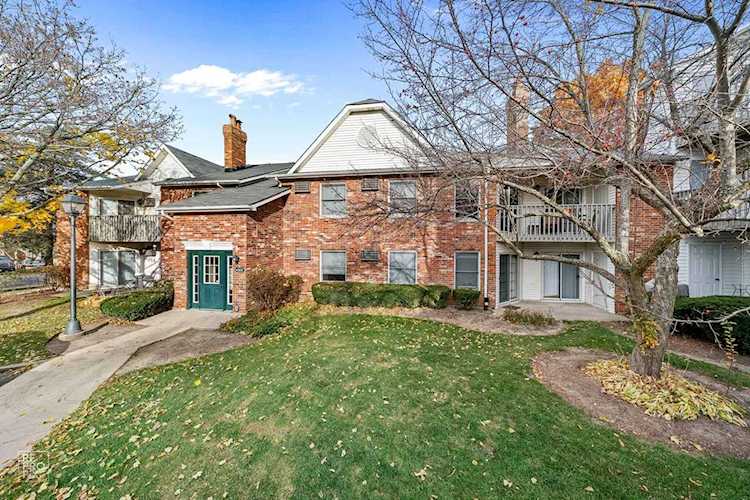 4308 W Shamrock Ln #1D Mchenry, IL 60050