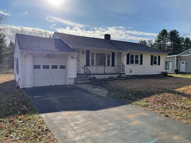 5 Woodland Dr Plaistow, NH 03865