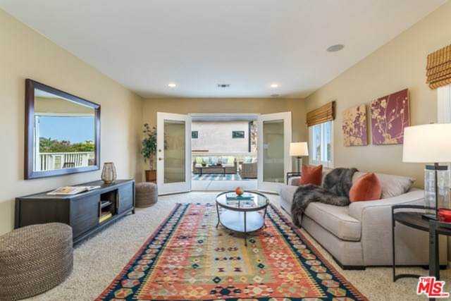 7015 Earldom Avenue Playa Del Rey, CA 90293