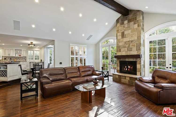 329 S Anita Avenue Los Angeles, CA 90049