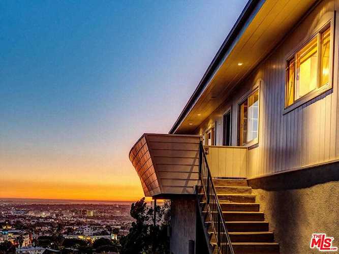 8011 Fareholm Drive Los Angeles, CA 90046