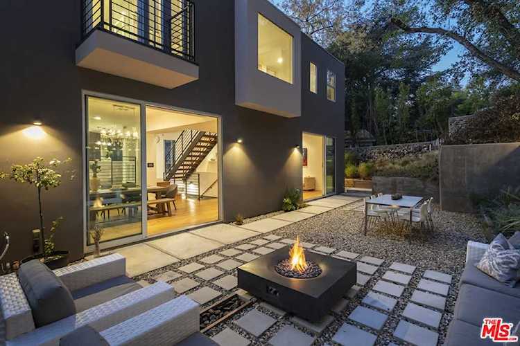 2064 N Beverly Glen Boulevard Los Angeles, CA 90077