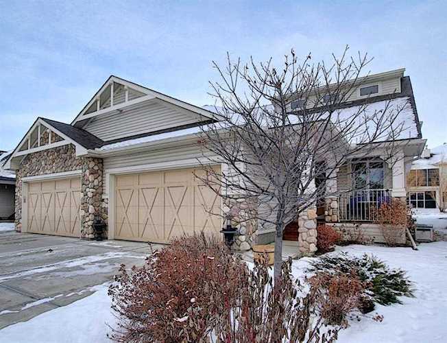 211 Sunset Square Cochrane, AB T4C 0H3