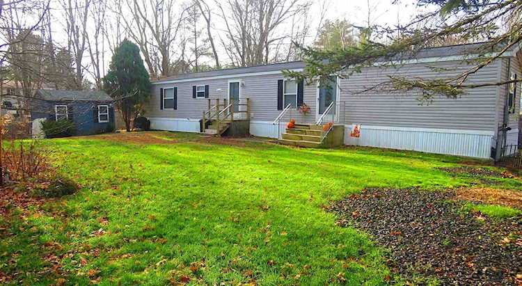 26 Mildred Ave Raymond, NH 03077