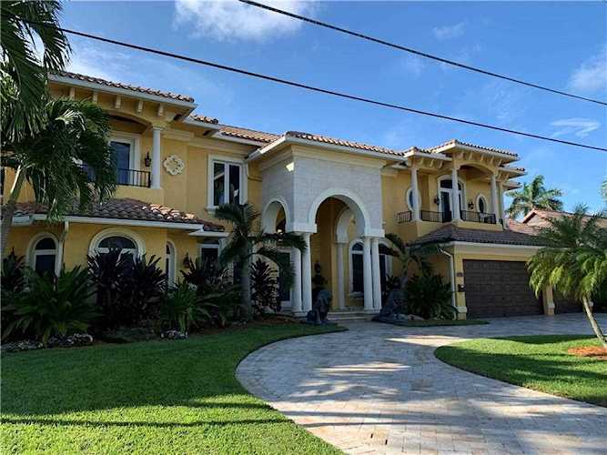 2260 SE 8th St Pompano Beach, FL 33062
