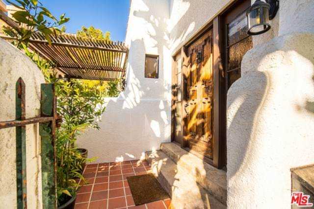 6871 Camrose Drive Los Angeles, CA 90068