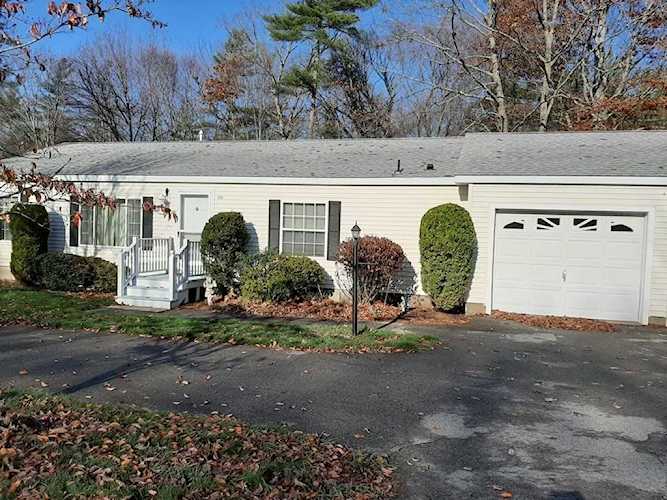 2901 Oak Point Dr Middleboro, MA 02346