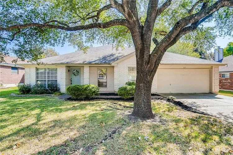 1017 Rocky Creek DR Pflugerville, TX 78660