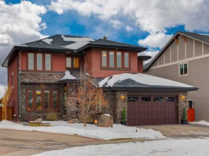 28 Westpark Ct SW Calgary, AB T3H 0C1