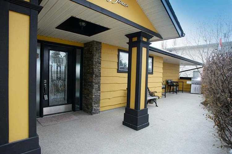 24 Patterson Rise SW Calgary, AB T3H 2E4