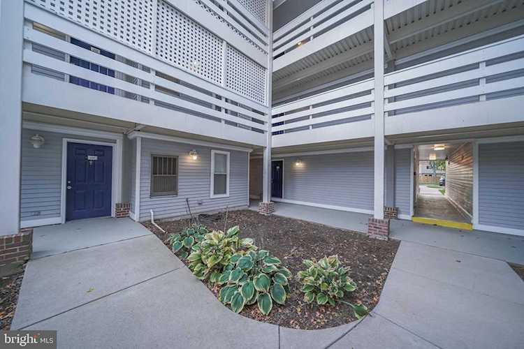 10302 Appalachian Circle #8-106 Oakton, VA 22124