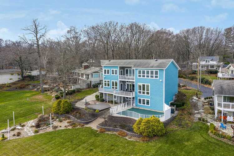 86 Forest Hills Dr Holland, MI 49424