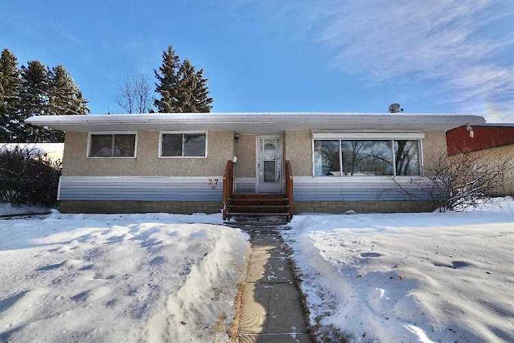 27 Montcalm Ave Camrose, AB T4V 2K9
