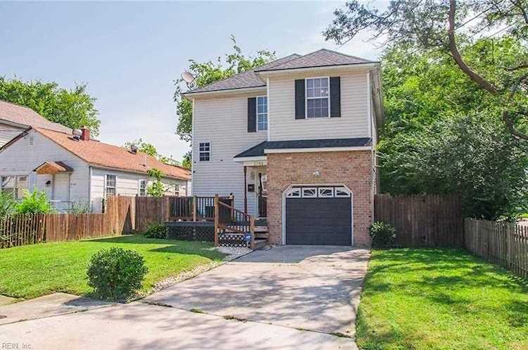 home for sale in Brambleton Norfolk VA 23504 - MLS 10351814 Photo 1