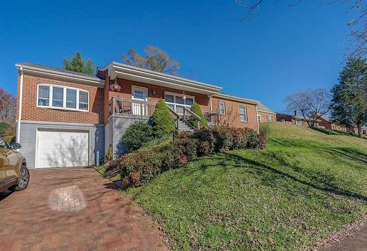 1635 SW Brandon Roanoke, VA 24015