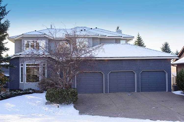 51 Woodhaven Manor SW Calgary, AB T2W 5P6