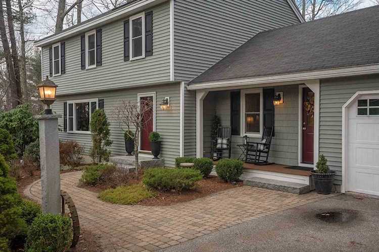59 S Hills Dr Bedford, NH 03110