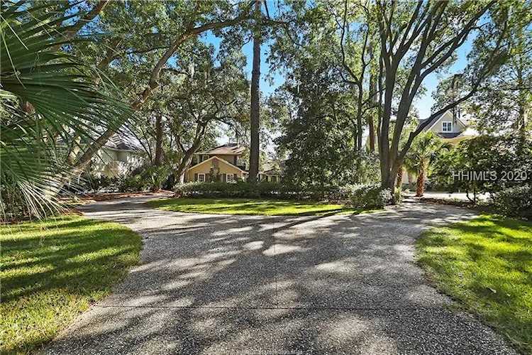 64 N Calibogue Cay Rd Hilton Head Island, SC 29928