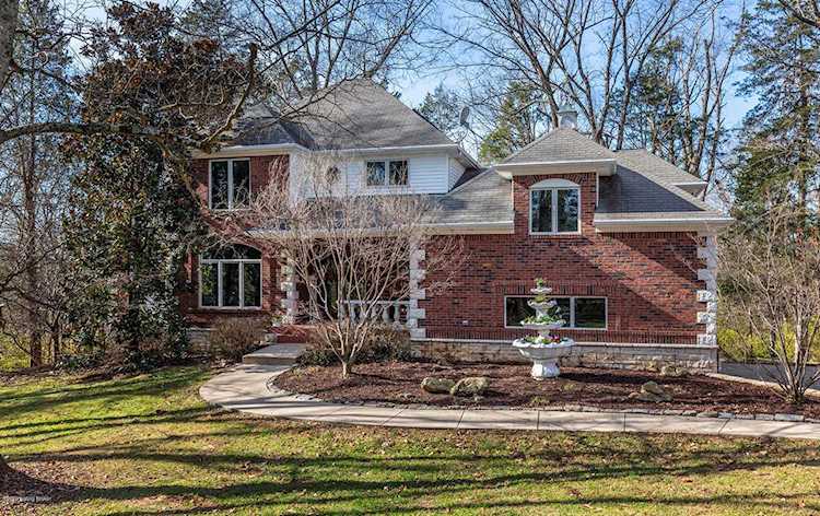 3321 Hidden Lake Ct Louisville, KY 40023