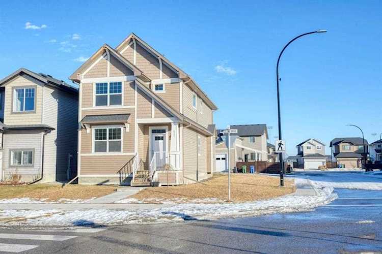 97 Willow Dr Cochrane, AB T4C 0W1