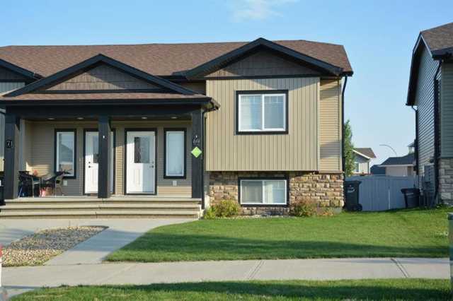69 Hawkridge Blvd Penhold, AB T0M 1R0