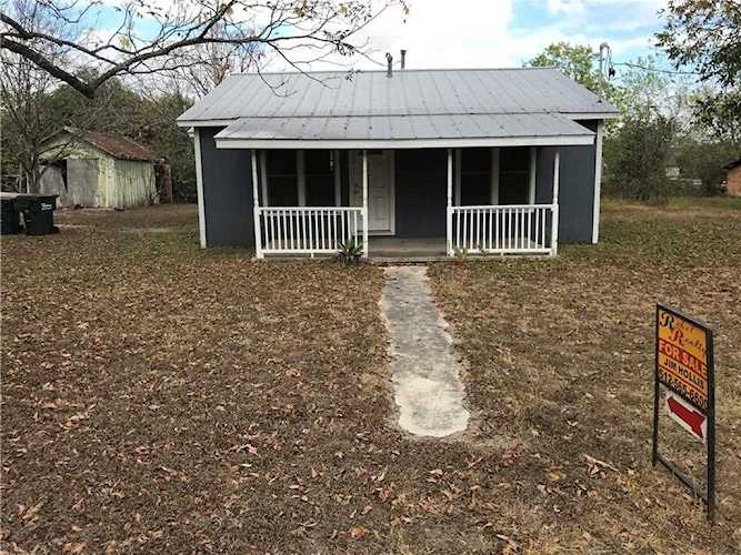 308 W Schlemmer Kyle, TX 78640
