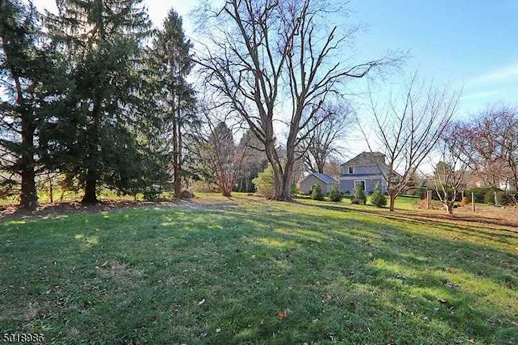19 Hill St Bernardsville Boro, NJ 07924