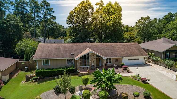 225 Bent Grass Dr Roswell, GA 30076