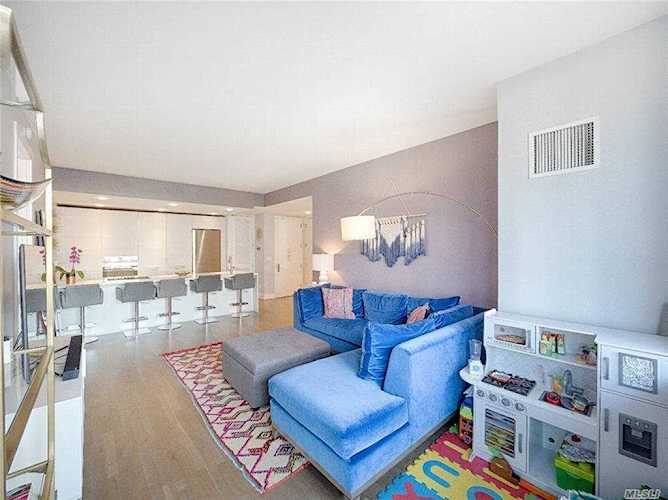 5-19 Borden Avenue Long Island City, NY 11101