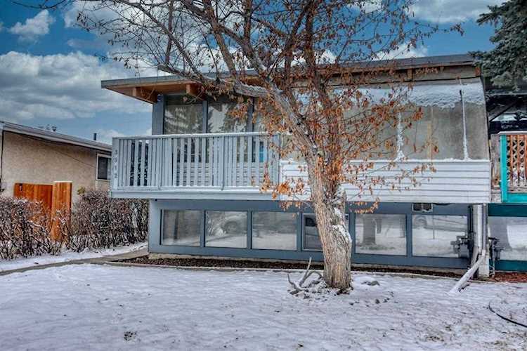 3912 12 Ave SW Calgary, AB T3C 0S8