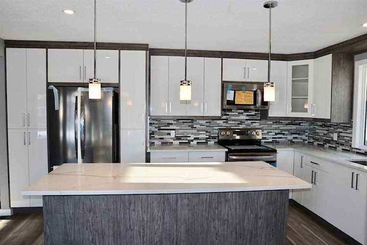 1452 43 St NE Calgary, AB T2A 3L6