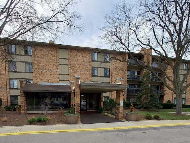 301 Lake Hinsdale Dr #310 Willowbrook, IL 60527