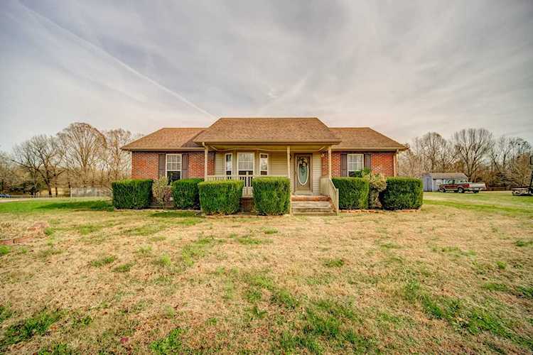 2033 Shawnee Ln Greenbrier, TN 37073