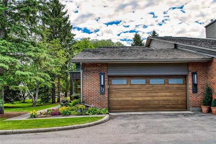 68 Baycrest Place SW #17 Calgary, AB T2V 0K6