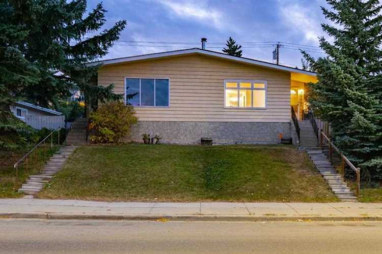 6315 4 St NW Calgary, AB T2K 1B7
