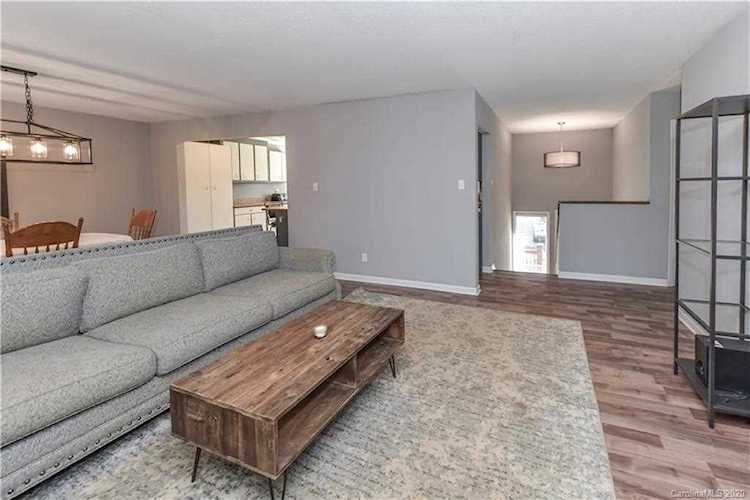 1058 Gauguin Ln Tega Cay, SC 29708
