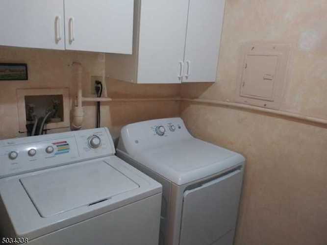 30 Spruce Ct Clifton City, NJ 07014