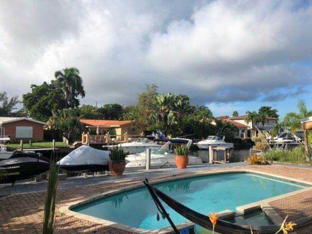 2448 SE 13 Court Pompano Beach, FL 33062
