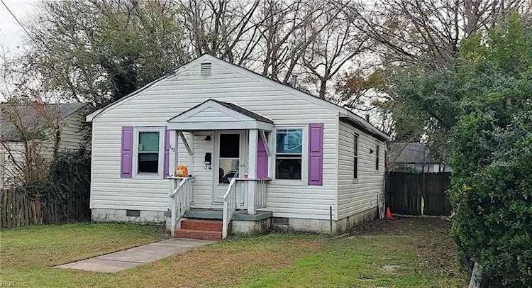 home for sale in Buckroe Beach Hampton VA 23664 - MLS 10352101 Photo 1