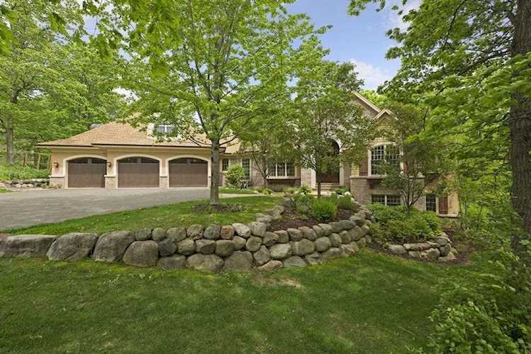 14 Red Forest Way North Oaks, MN 55127