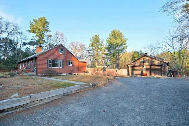 223 Oak Street Uxbridge, MA 01569